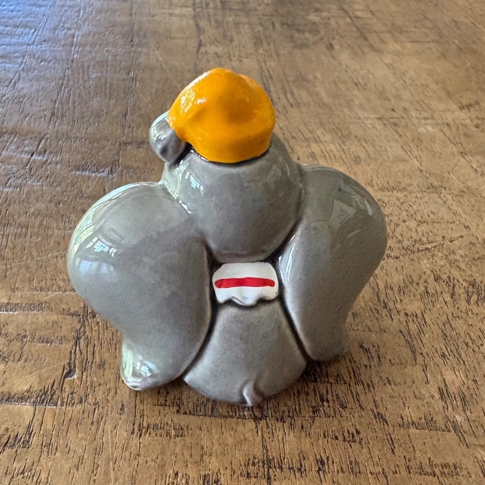 Disney Dumbo Ceramic Figurine Japan Gray Elephant Yellow Hat 2 Inch Vintage - Picture 3 of 8
